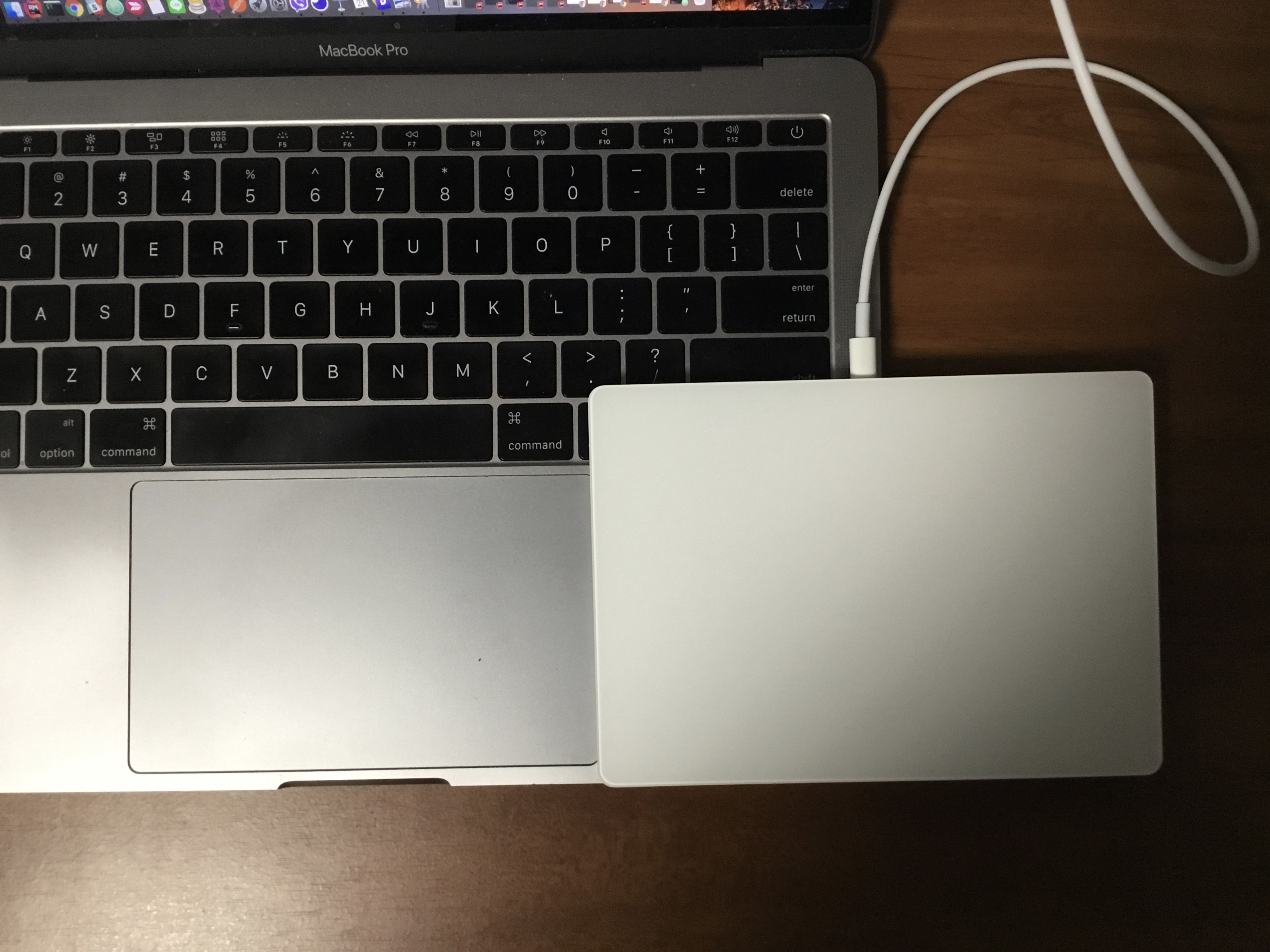 トラックパッドとMagic Trackpad2の大きさ比較