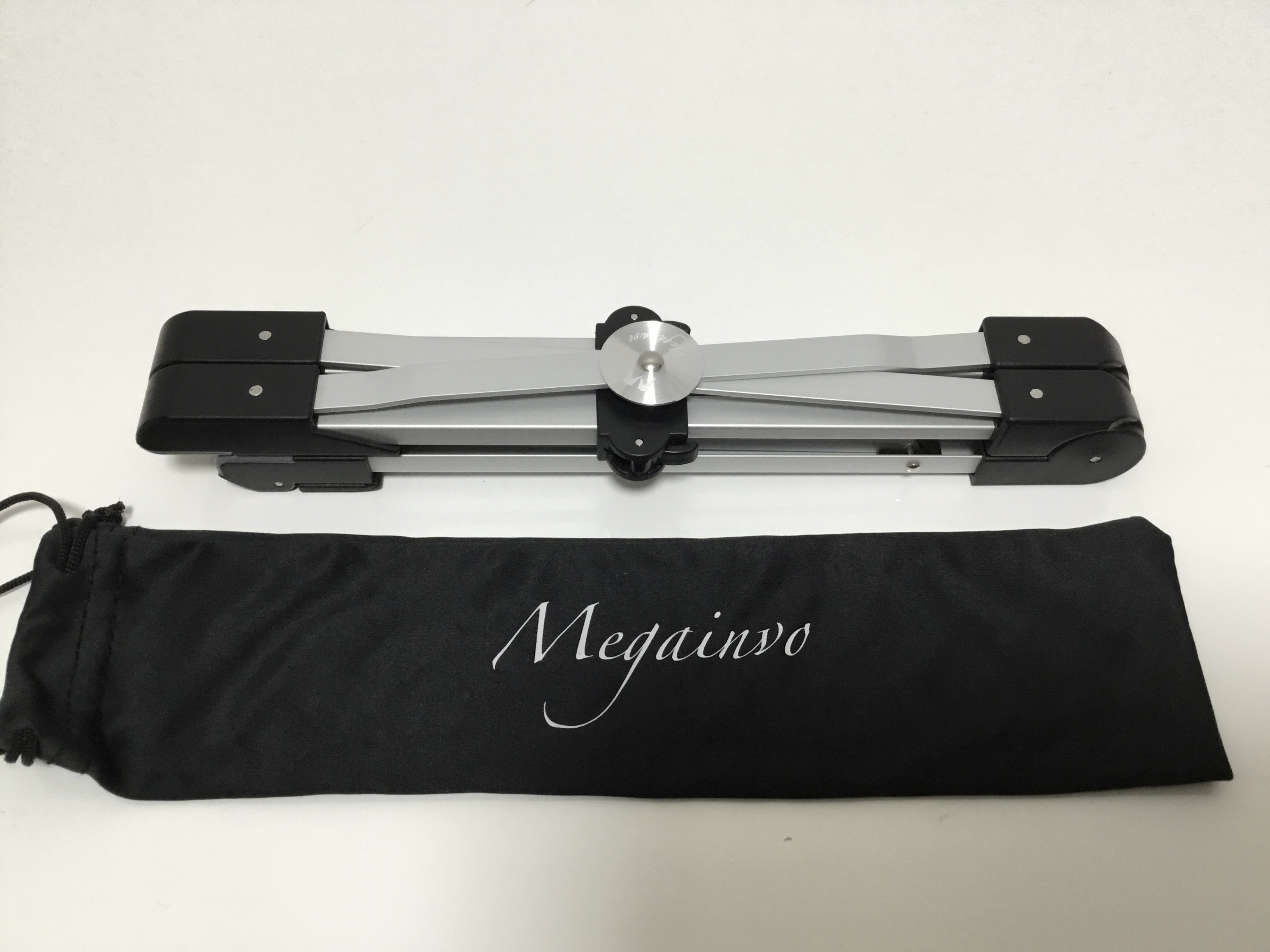 Megainvoの大きさと付属のケース